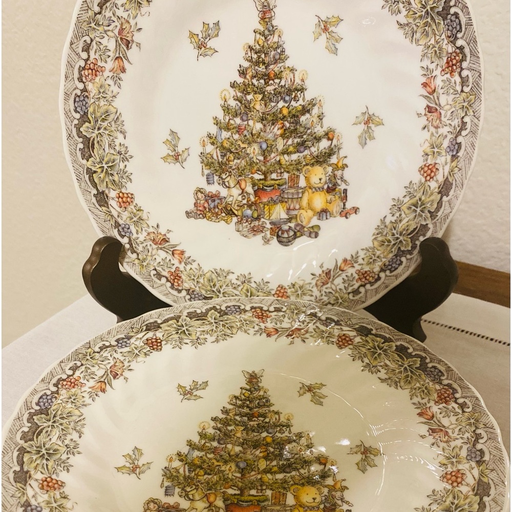 Queen’s dinner plates.